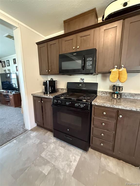 389 Rustic Lane N, Belleville, MI 48111 — Photo 4