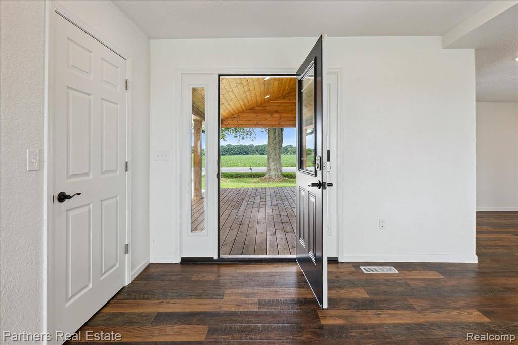 4798 N Loomis Road, Mount Pleasant, MI 48858 — Photo 8