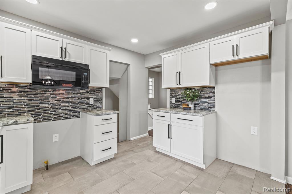 8044 E MORROW Circle, Detroit, MI 48204 — Photo 11
