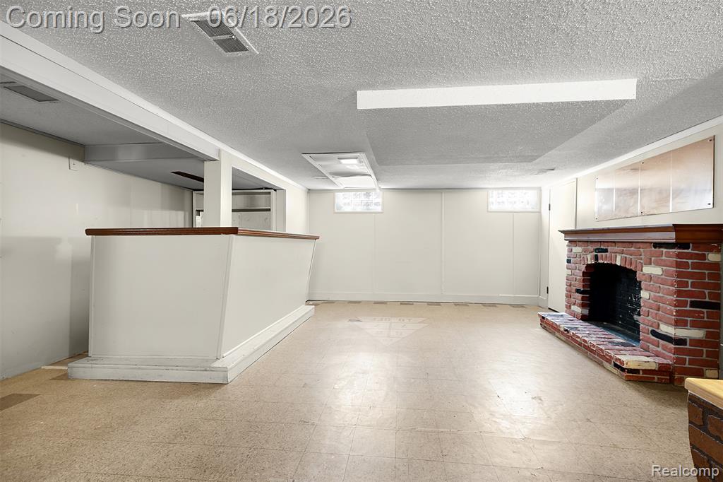 19296 Berden Street, Harper Woods, MI 48225 — Photo 14