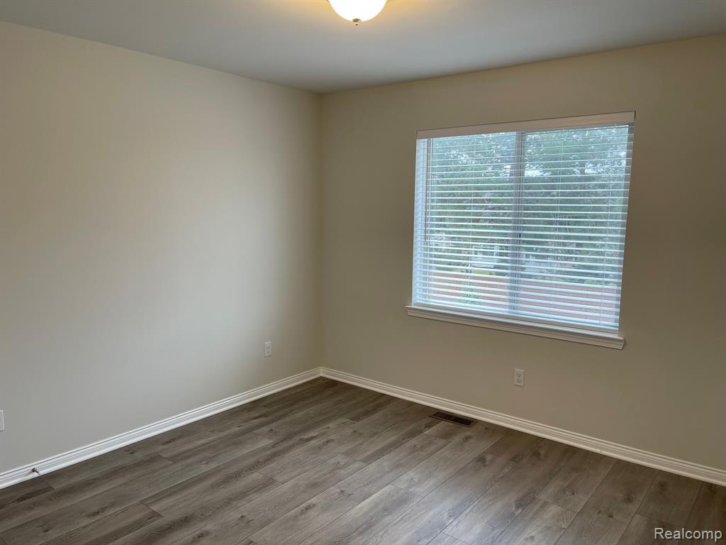 4156 SECLUDED PINES DR, Sterling Heights, MI 48314 — Photo 27
