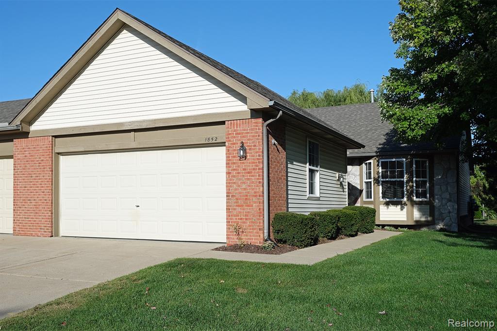 1852 N Kenwyck Drive, Ypsilanti, MI 48198 — Photo 8
