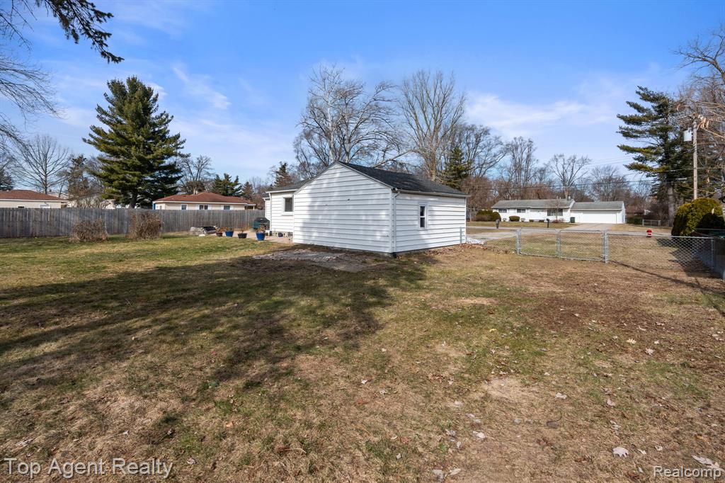 8608 Grace st Street, Shelby Twp, MI 48317 — Photo 26