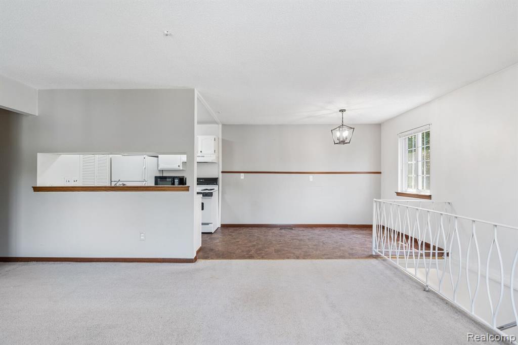 38347 CAROLON Boulevard, Westland, MI — Photo 8