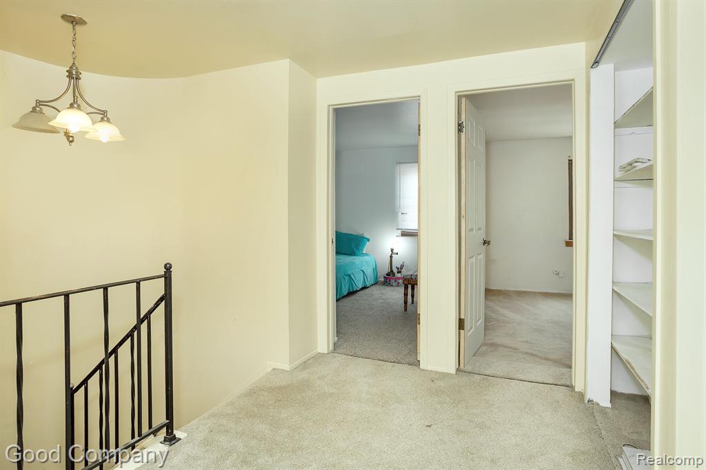 28562 REGENT Court S, Southfield, MI 48076 — Photo 13