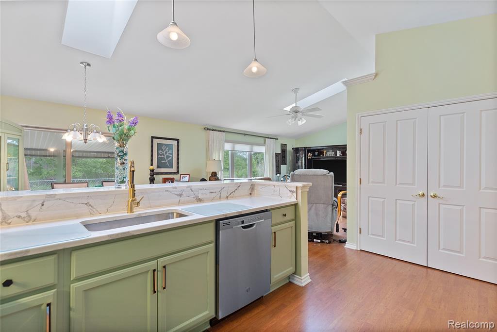 39562 Macomber Street, Harrison Township, MI — Photo 11