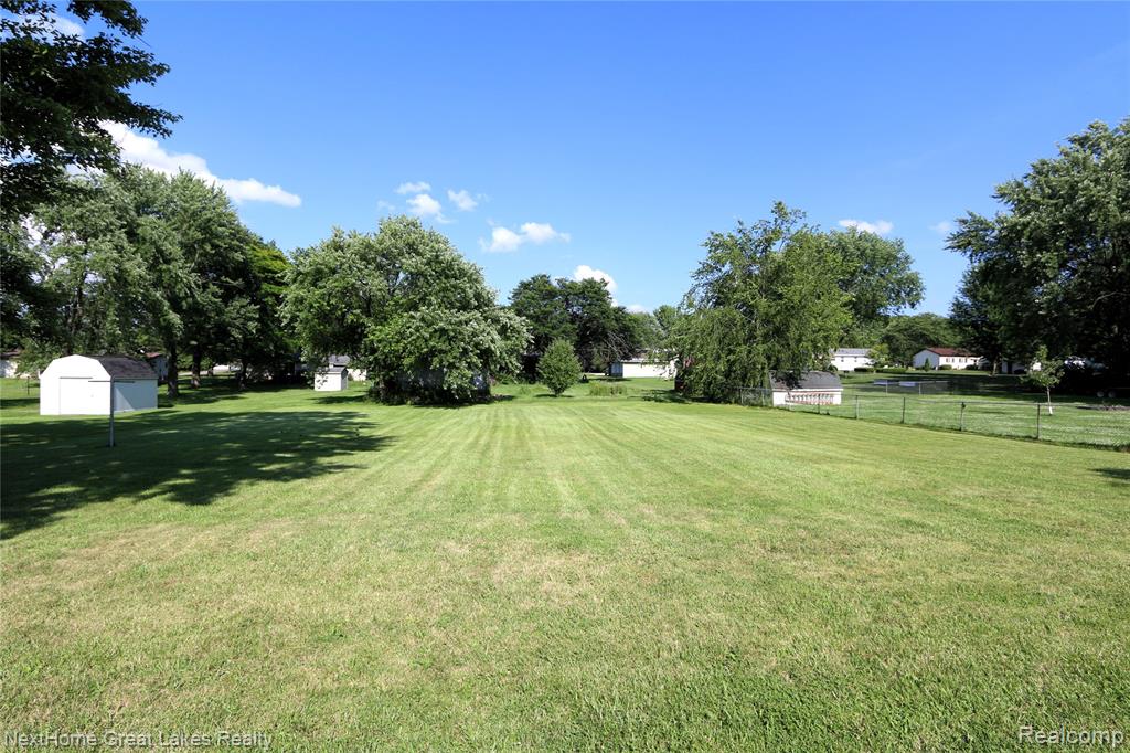 5389 Robin Drive, Grand Blanc, MI 48439 — Photo 11