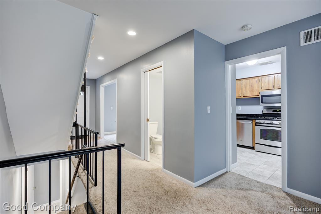 2030 WICKHAM Street, Royal Oak, MI 48073 — Photo 12