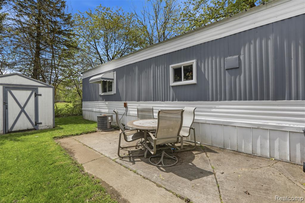 27 Ponderosa Trail, Belleville, MI 48111 — Photo 21