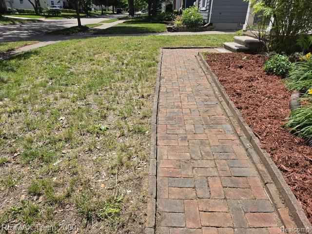 579 E Baker Avenue, Clawson, MI — Photo 5