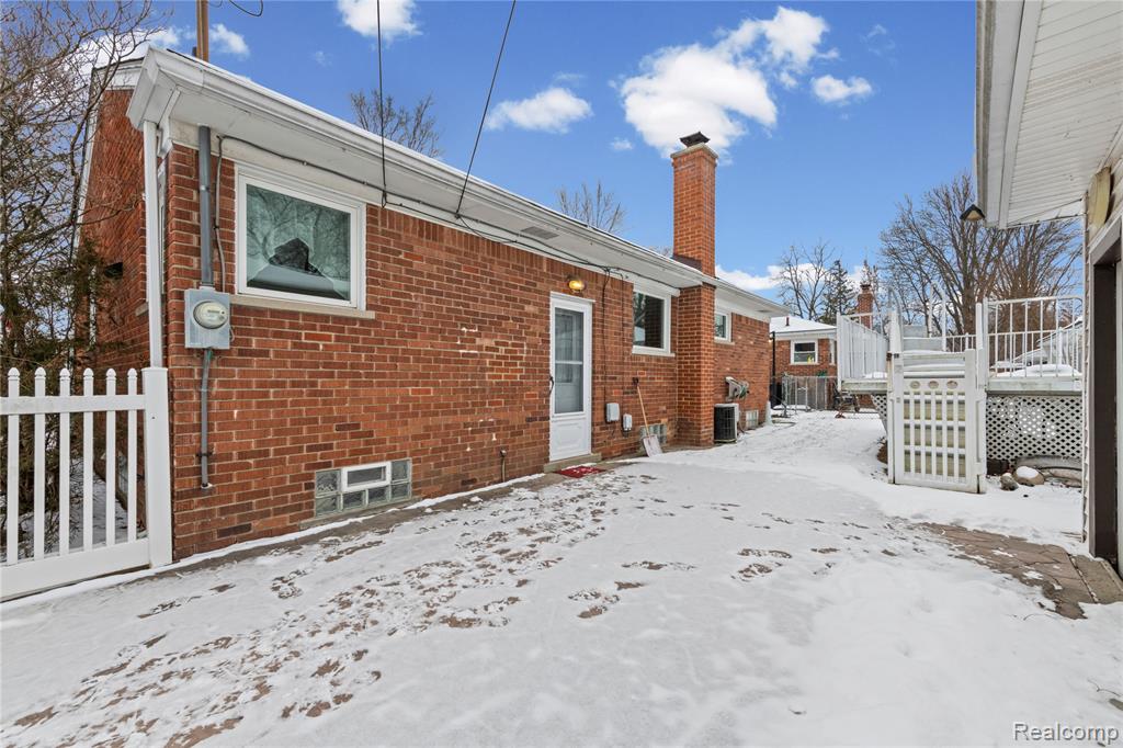 1069 Chippewa Street, Mount Clemens, MI 48043 — Photo 5