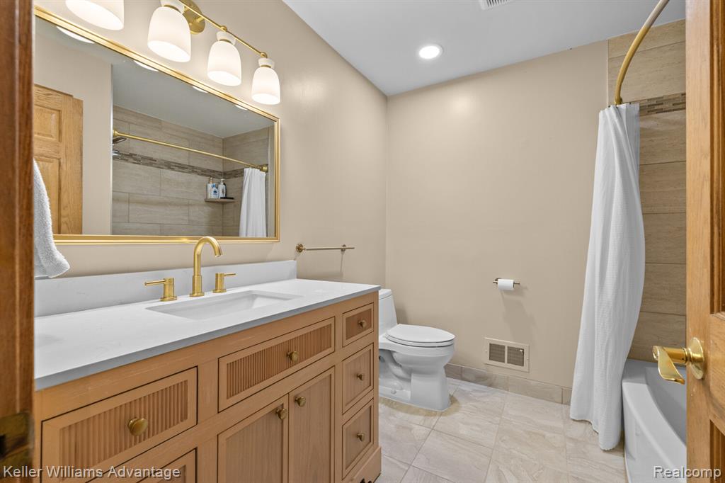 24806 Power Road, Farmington, MI 48336 — Photo 23