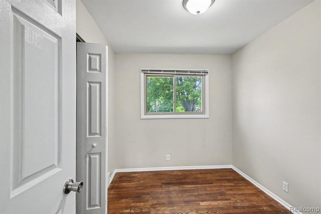 22282 E Schafer Street, Clinton Twp, MI 48035 — Photo 8