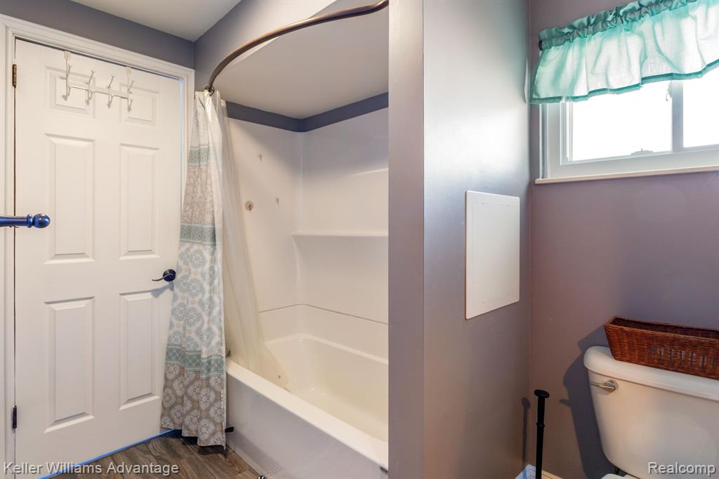807 WORCHESTER Drive, Fenton, MI 48430 — Photo 16