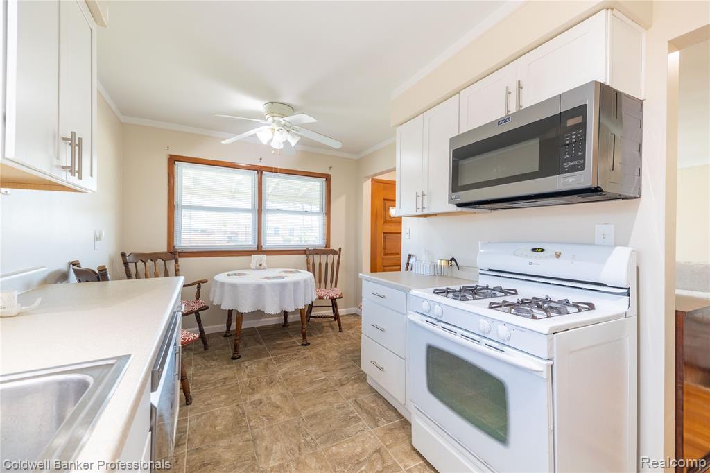 8915 Wormer Avenue, Redford, MI 48239 — Photo 10