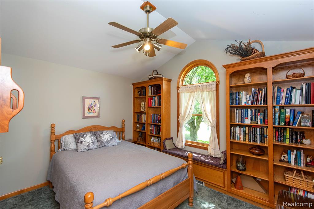 906 VILLAGE Drive, Davison, MI 48423 — Photo 21