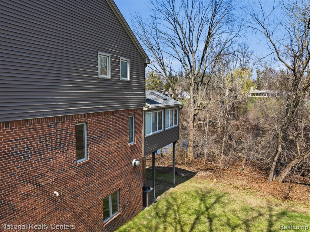 6276 N Shore Drive, West Bloomfield, MI 48324 — Photo 48