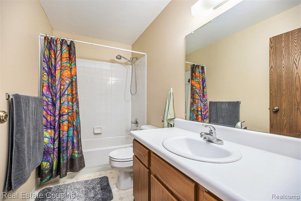 61023 Greenwood Drive, South Lyon, MI 48178 — Photo 11