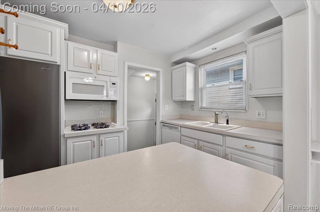 7134 Robinson Avenue, Allen Park, MI 48101 — Photo 11