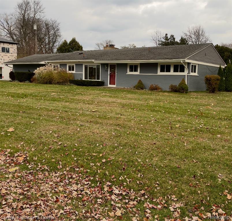 7431 N Briarcliff Knoll Drive, West Bloomfield, MI — front exterior
