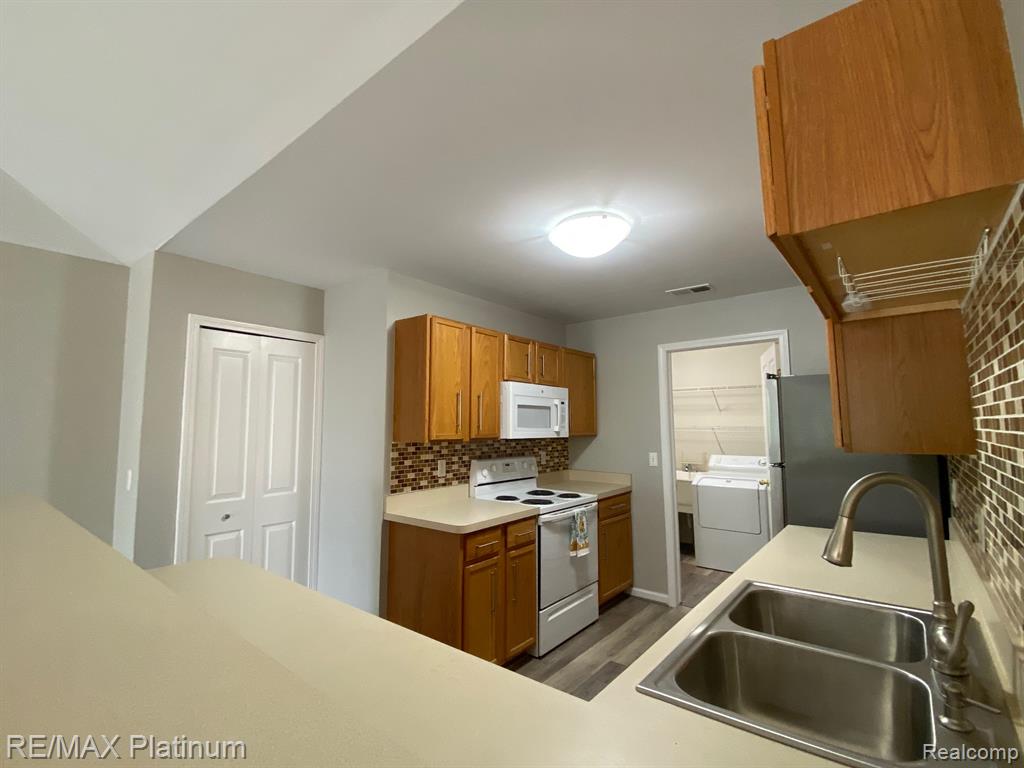 4153 Hampton Ridge Boulevard, 3, Howell, MI 48843 — Photo 10