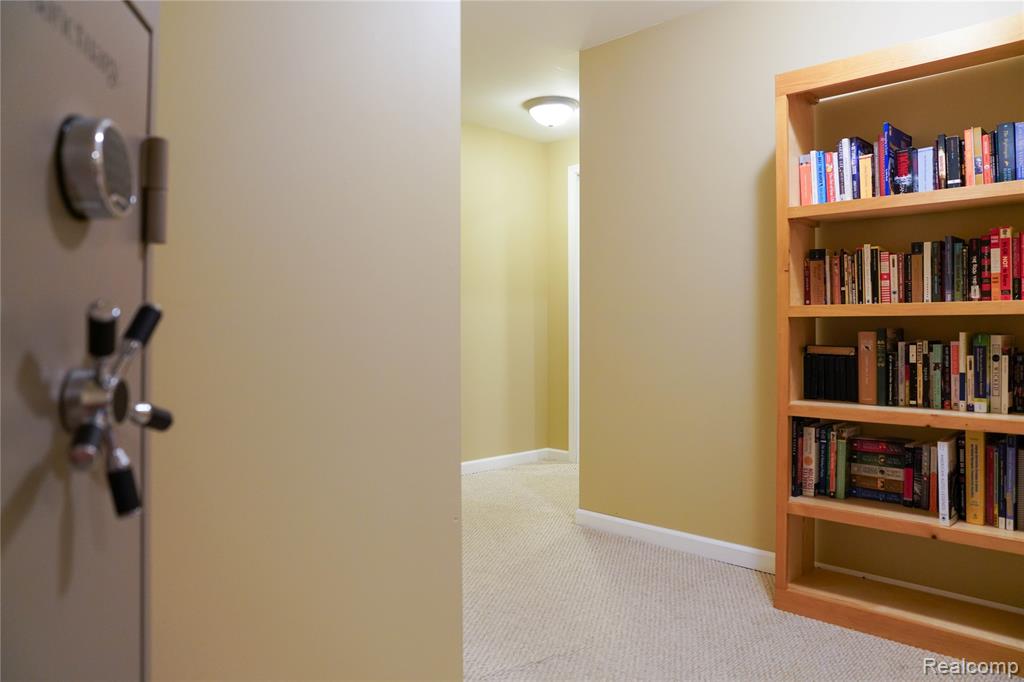 802 Castle Pine Court, Pontiac, MI 48340 — Photo 56
