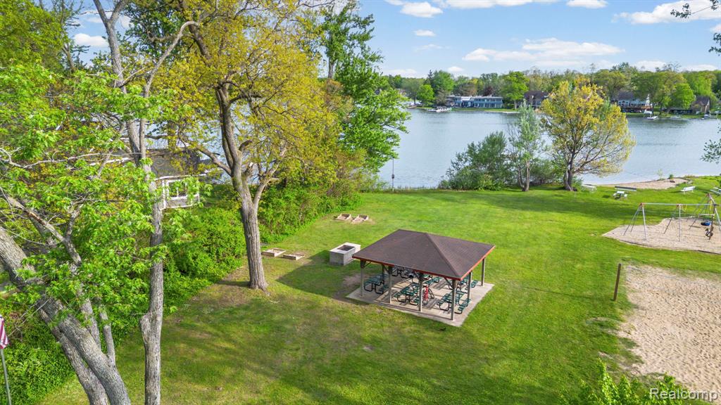 3160 Mandrake Street, Commerce Twp, MI 48382 — Photo 17
