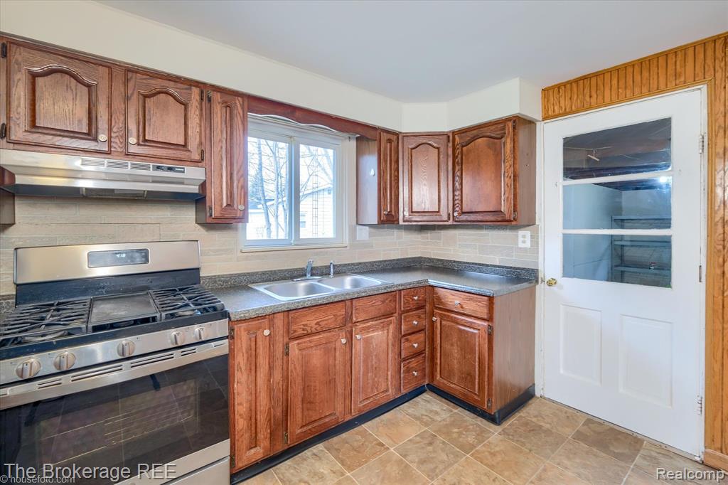 4093 Coral Street, Burton, MI 48509 — Photo 16