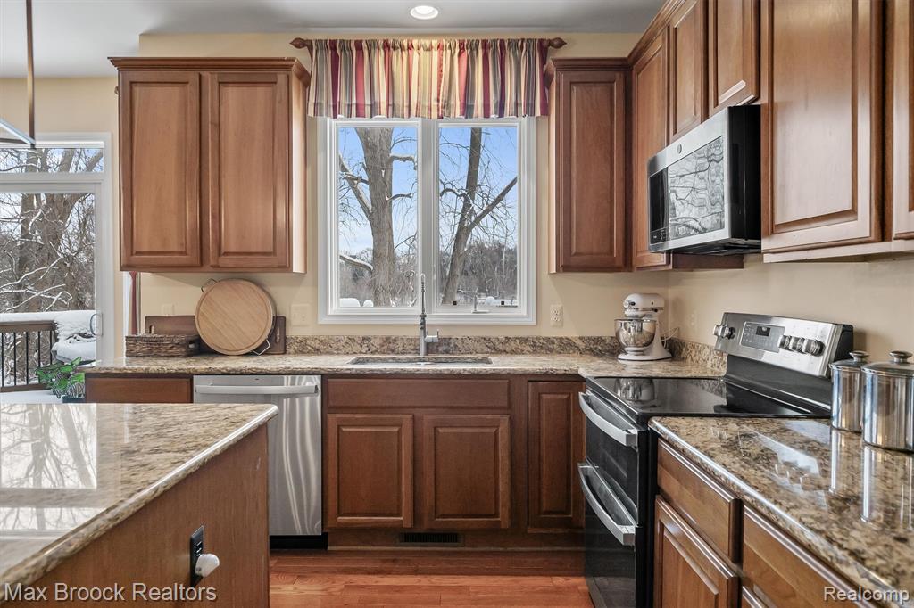 6144 Strawberry Circle, Commerce Twp, MI 48382 — Photo 18