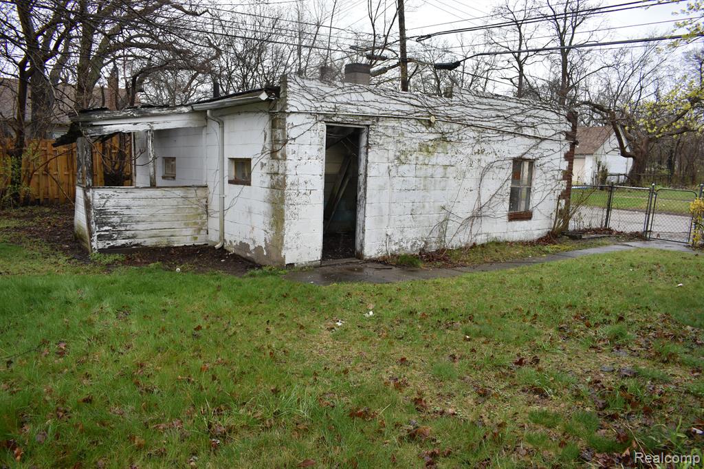 21004 PARKSIDE Boulevard, Ferndale, MI 48220 — Photo 17