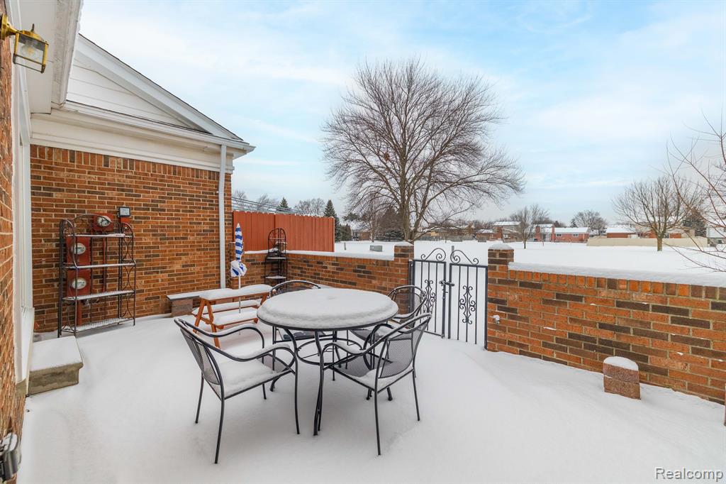 4713 LEISURE Lane, Trenton, MI 48183 — Photo 15