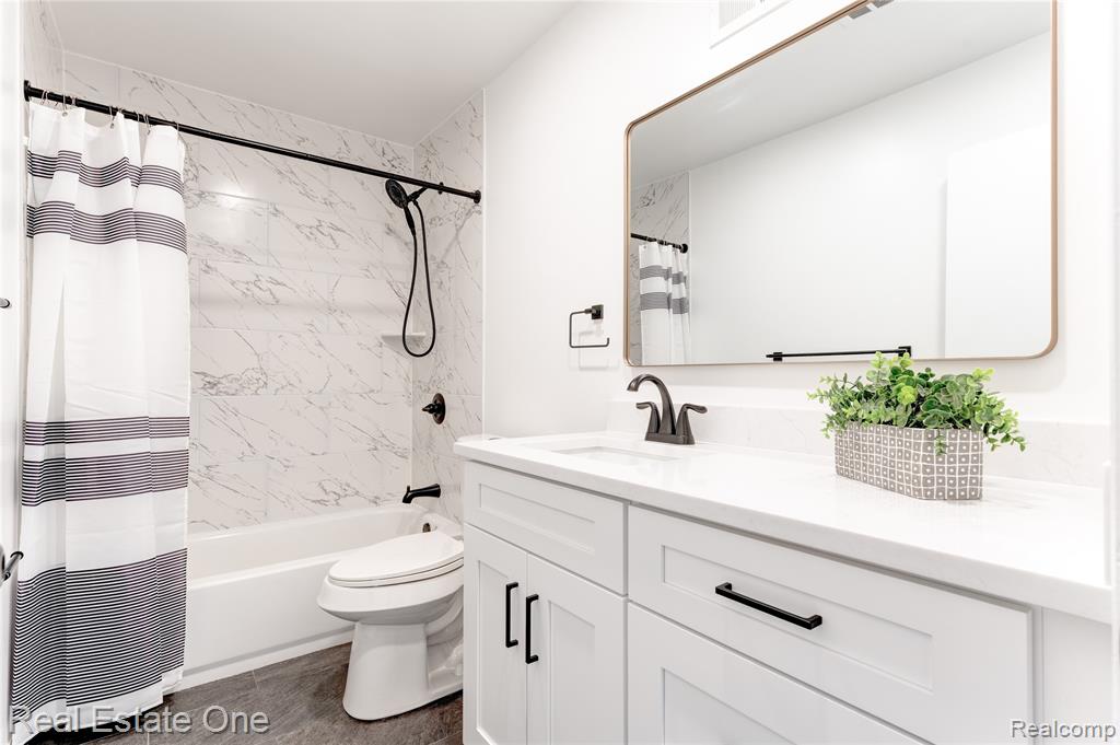 801 W Long Lake Road, 4, Bloomfield Hills, MI 48302 — Photo 14