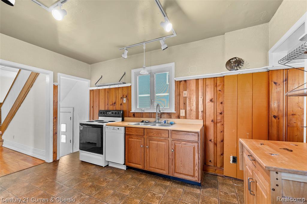 902 S Washington Avenue, Royal Oak, MI 48067 — Photo 9
