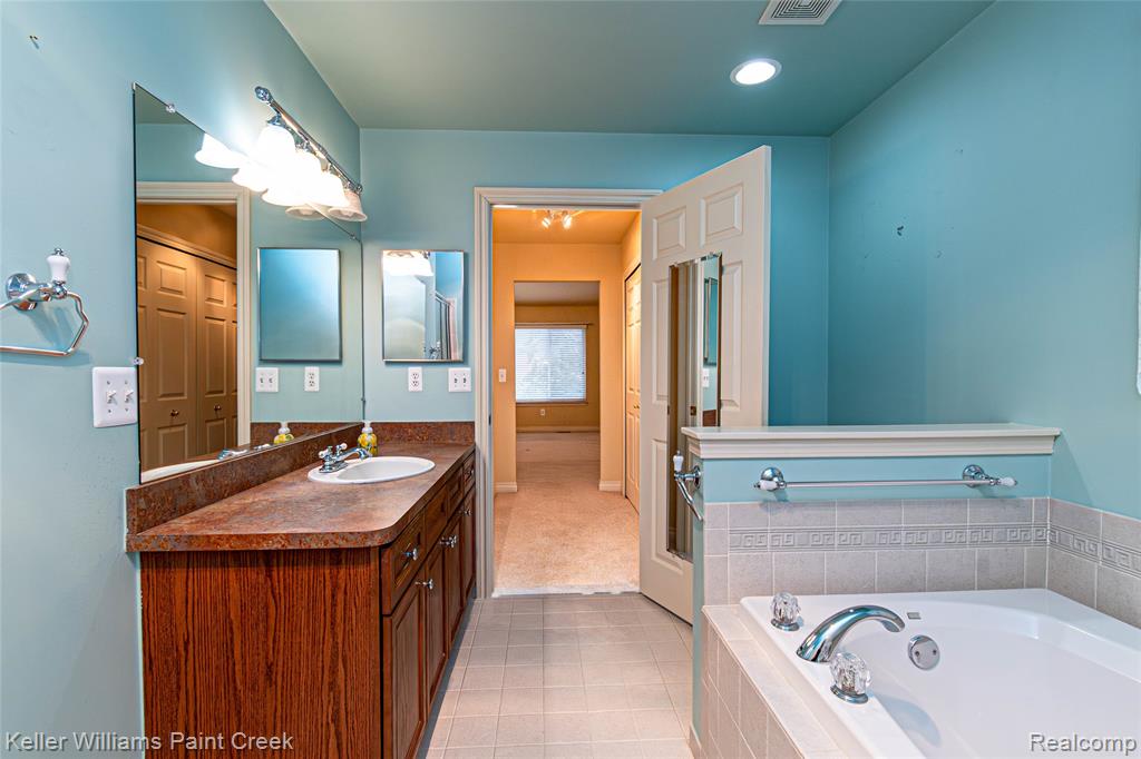 49675 Sable Creek Drive, 30, Macomb, MI 48042 — Photo 10