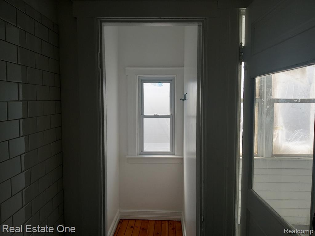 2454 Florian Street, Hamtramck, MI 48212 — Photo 9