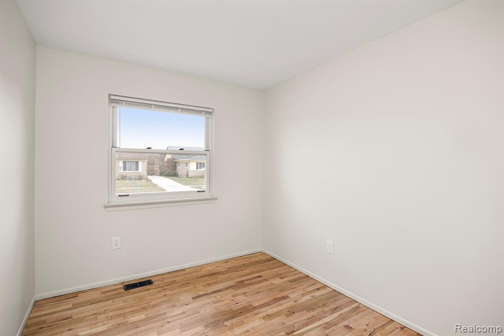 9870 FAIRBANKS Street, Belleville, MI 48111 — Photo 10