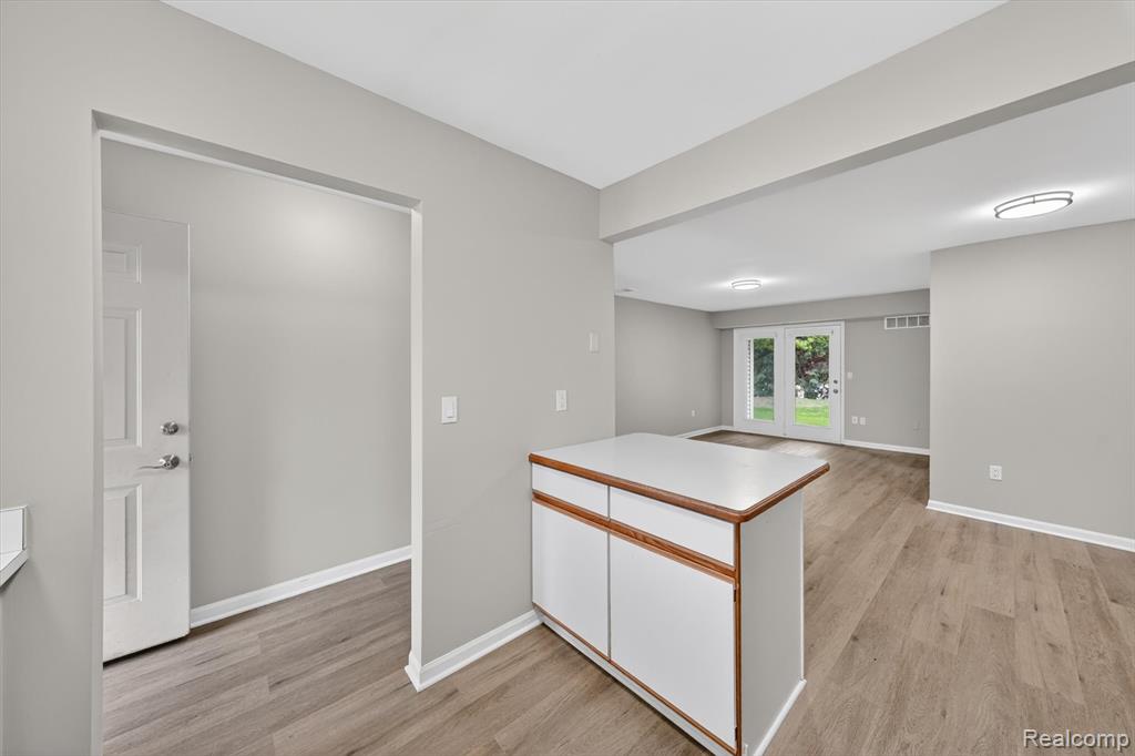 44393 Sunnyside Drive, 38, Sterling Heights, MI 48313 — Photo 10