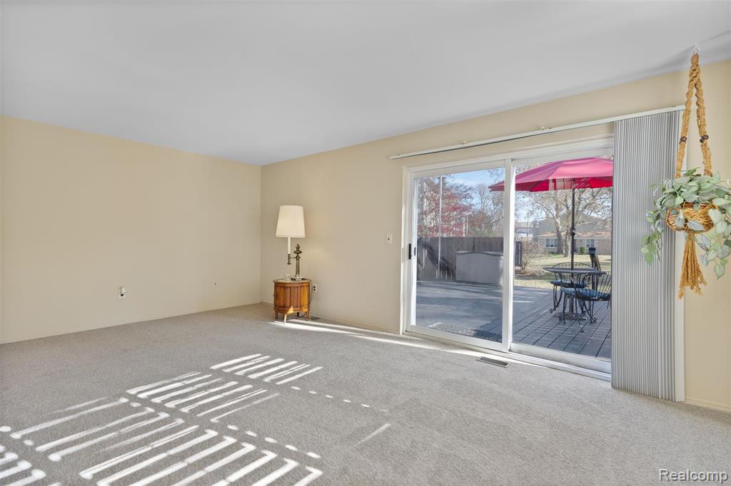 4952 Coventry Road, 315, Royal Oak, MI 48073 — Photo 11