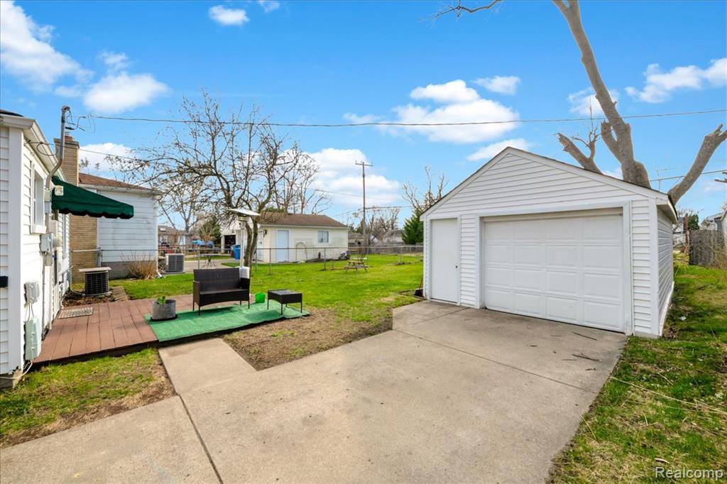 8237 Lenore Street, Dearborn Heights, MI 48127 — Photo 13