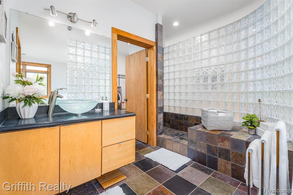 8104 PARKER Road, Saline, MI 48176 — Photo 18