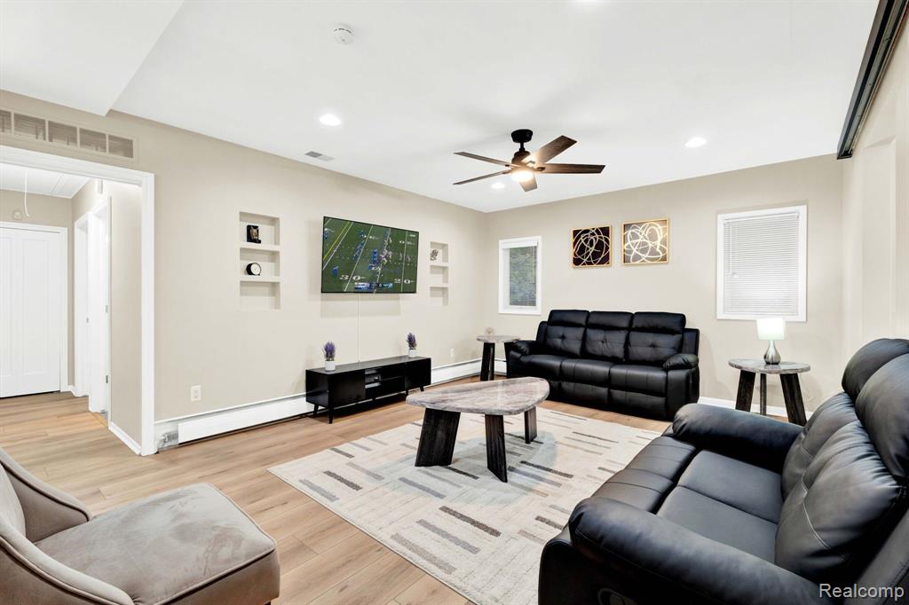 5481 Sunnycrest Drive, West Bloomfield, MI 48323 — Photo 17