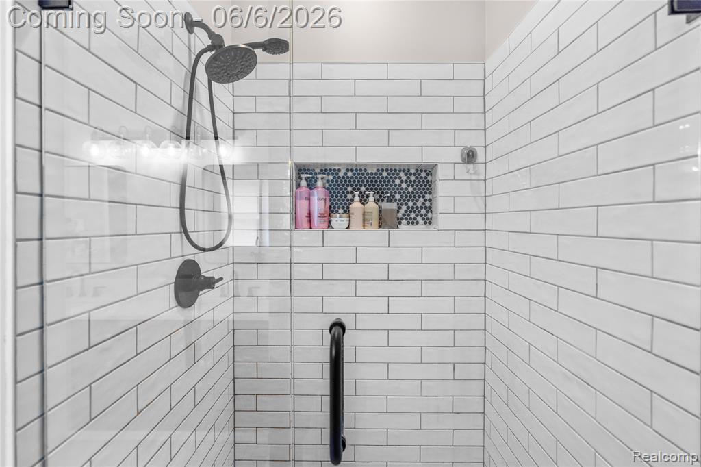 10242 Beacon Court, Grand Blanc, MI 48439 — Photo 30