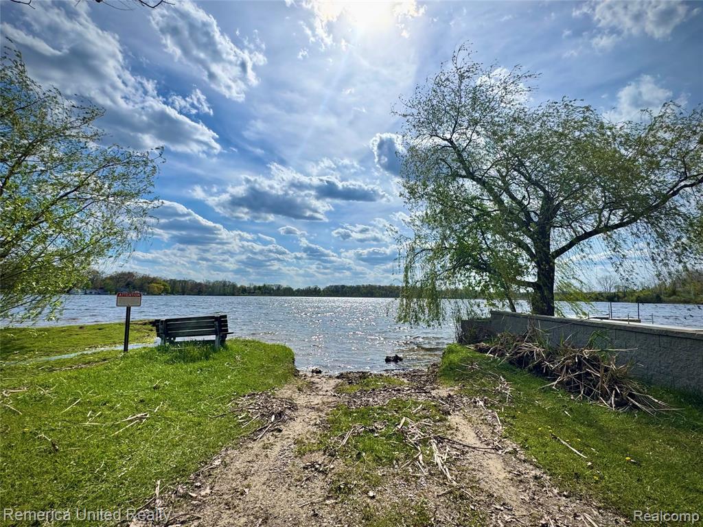 1736 Shoreline Drive, Hartland, MI 48353 — Photo 24