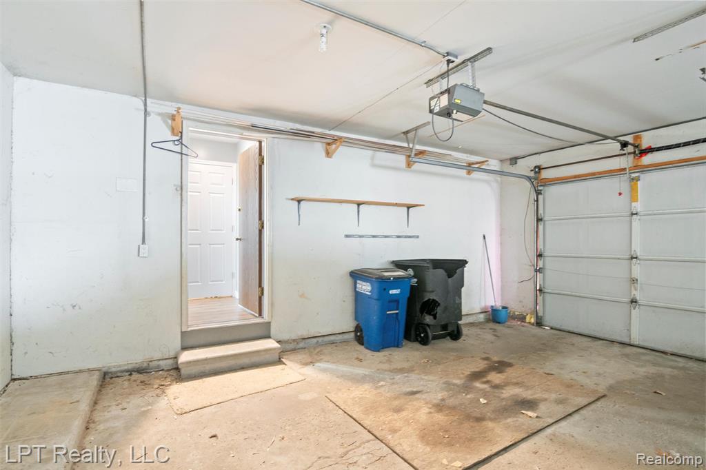 38201 Carolon Boulevard, 17B, Westland, MI — Photo 30