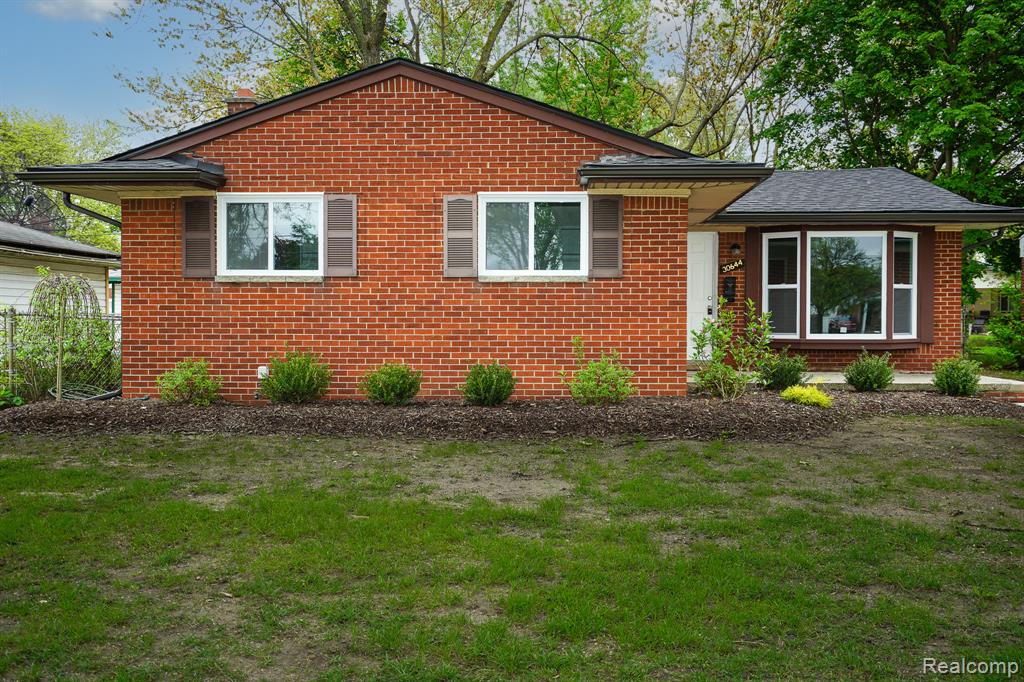30644 HAYES Road, Roseville, MI 48066 — Photo 2