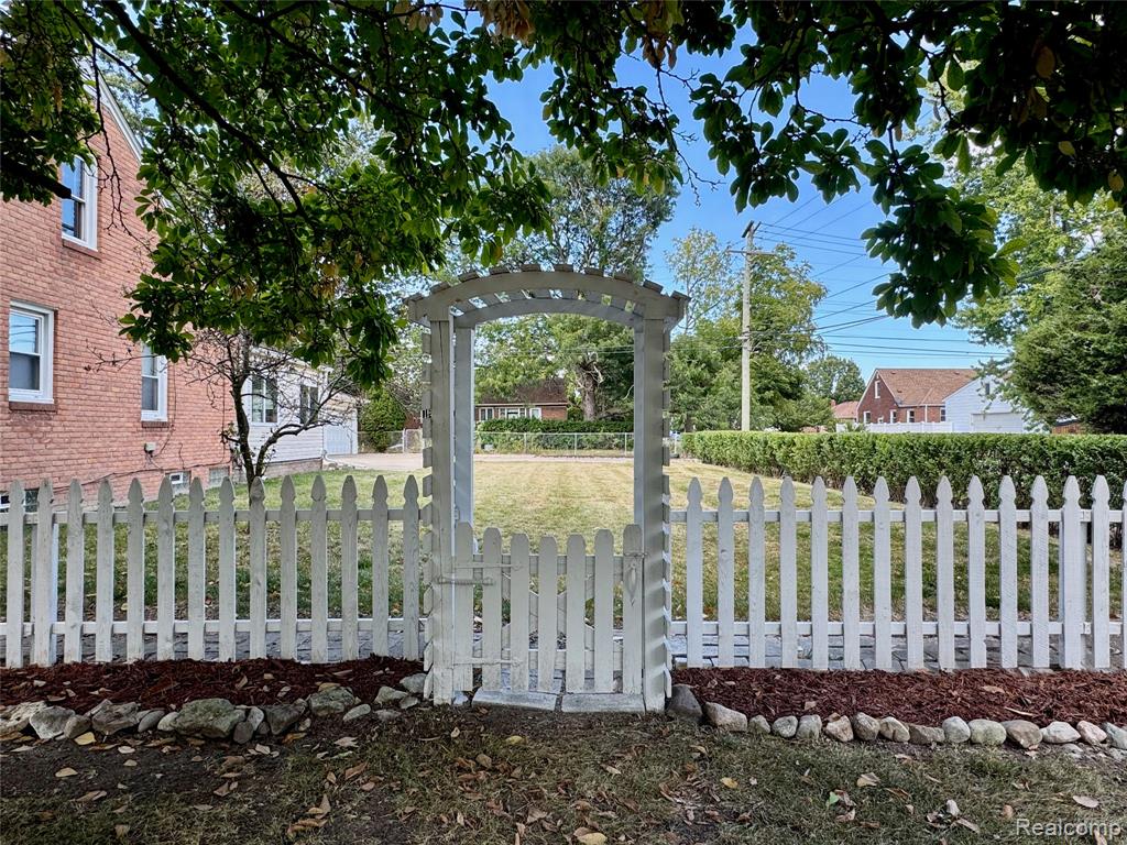 762 Emmons Boulevard, Lincoln Park, MI 48146 — Photo 3