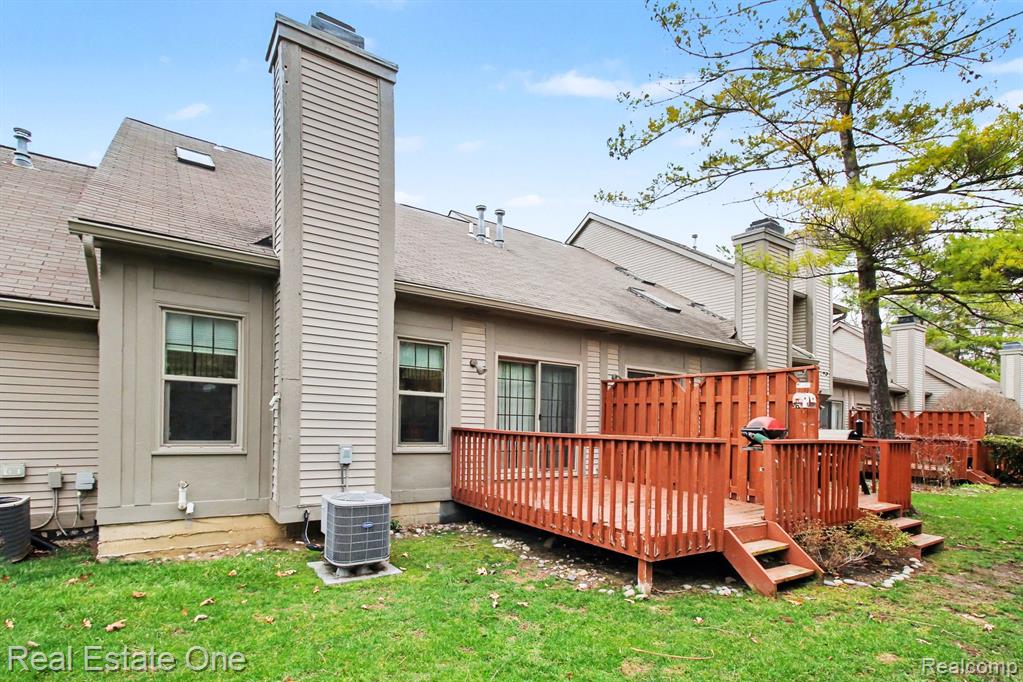 817 Woodridge Hills Drive, Brighton, MI, 48116