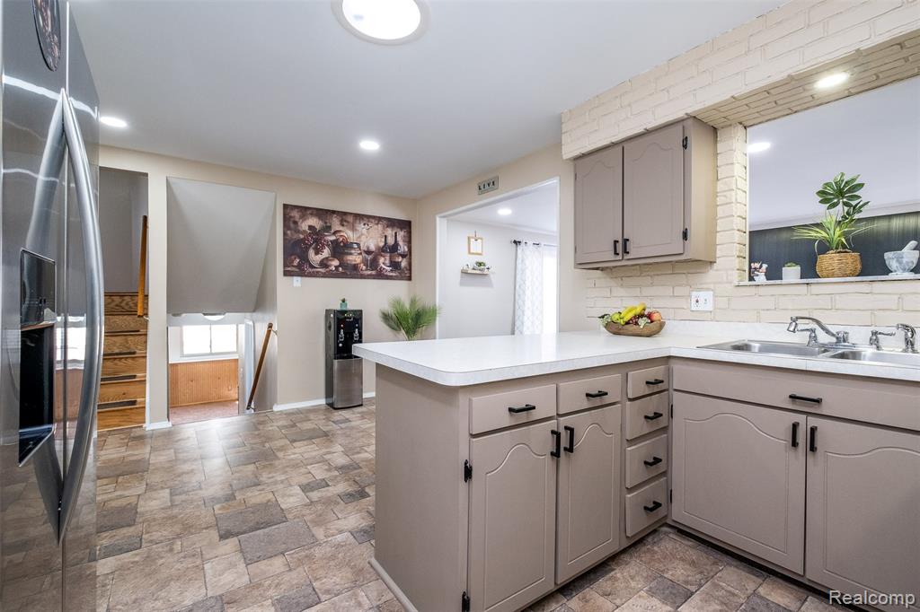 39856 Parklawn Drive, Sterling Heights, MI 48313 — Photo 14