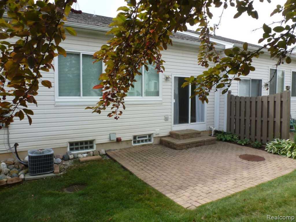 50234 Helfer Boulevard, Wixom, MI 48393 — Photo 29