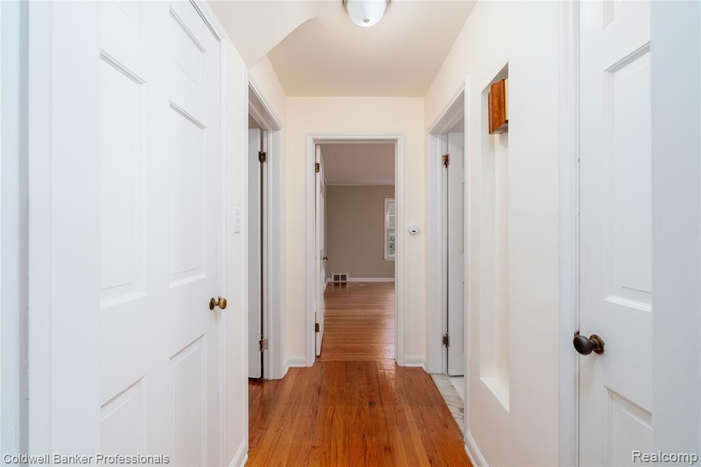 499 Sunningdale Drive, Grosse Pointe Woods, MI 48236 — Photo 10